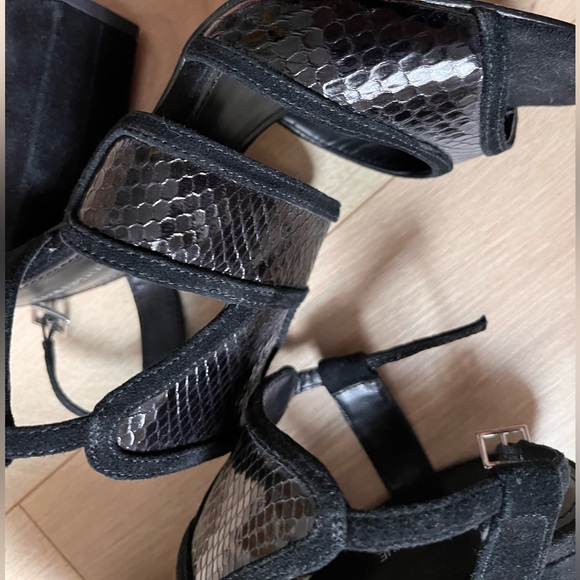 Saks Fifth Avenue Carissa Black Leather Sandals 7 M 4 1/2 inch chunky heel - Picture 3 of 16